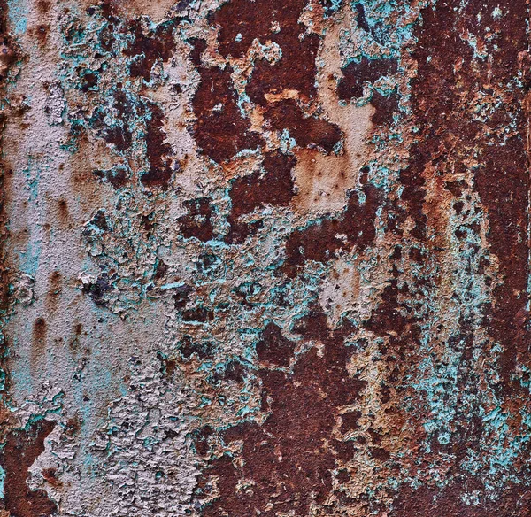 Karanlık arka planda soyut yakın plan. Tasarım elemanı. Grunge metal arka planı, paslı çelik dokusu. Duvarda çizikler var. Eski kirli yüzey. Metal rengi.