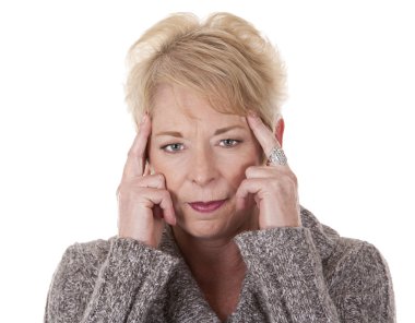 Başı ağrıyan kadın