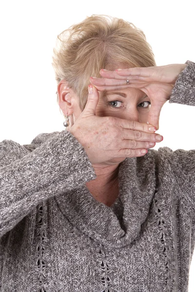 Mujer mostrando marco — Foto de Stock