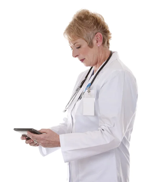 Kvinnliga läkare använder tablet — Stockfoto