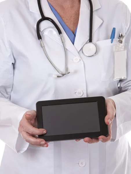 Kobieta lekarz za pomocą tabletu — Zdjęcie stockowe