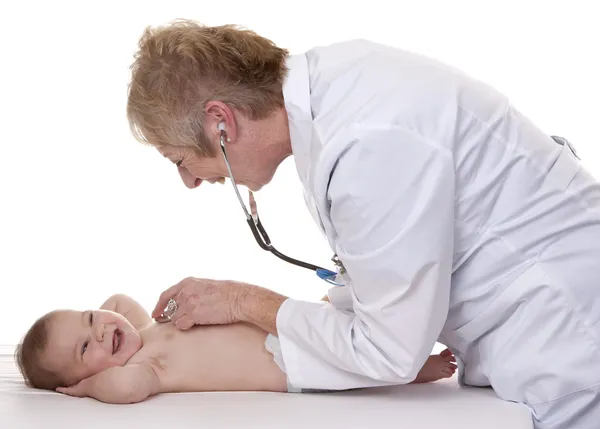 Femme médecin et un bébé — Photo