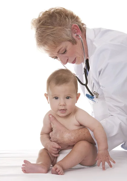 Médica e um bebé — Fotografia de Stock