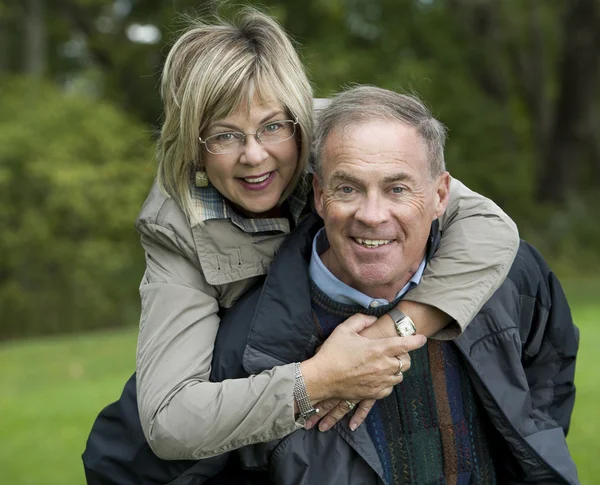 Mature couple outdoors — Stock Photo, Image