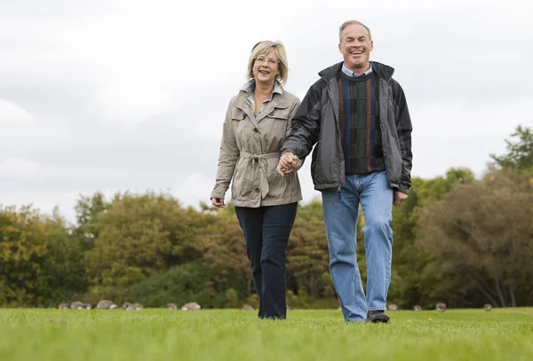 Mature couple outdoors — Stock Photo, Image