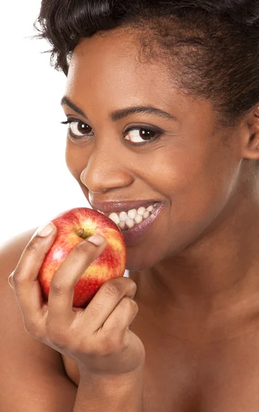 Vrouw met een appel — Stockfoto