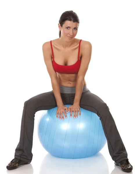 Fitness-Frau mit Ball — Stockfoto