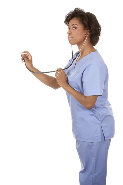 Infirmière utilisant le stéthoscope — Photo