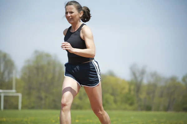 Mulher madura correndo — Fotografia de Stock