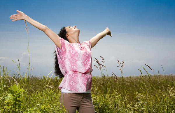 Mujer casual al aire libre — Foto de Stock