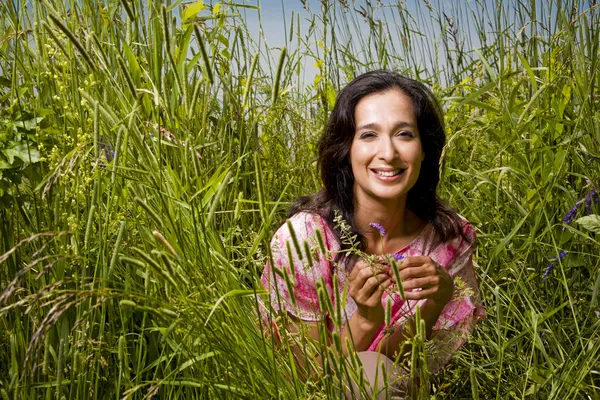 Casual woman outdoors — Stock Photo, Image