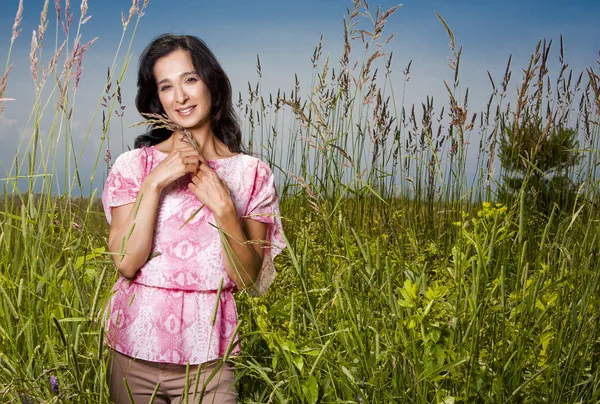 Casual woman outdoors — Stock Photo, Image