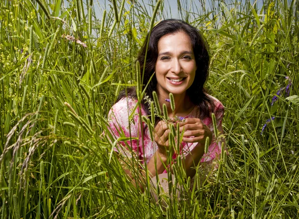 Mulher casual ao ar livre — Fotografia de Stock