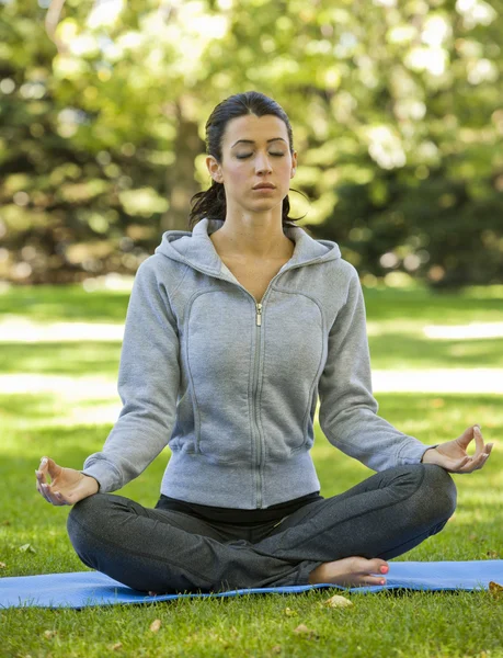 Yoga-Frau — Stockfoto