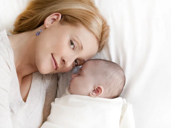 Madre y bebé — Foto de Stock