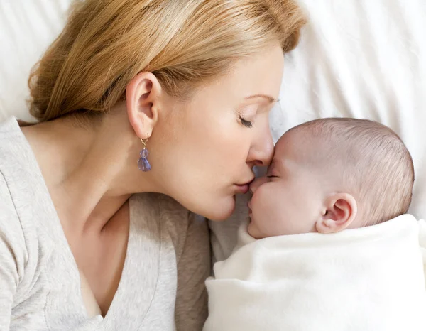 Madre y bebé — Foto de Stock