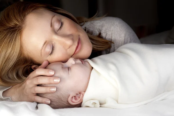 Mãe e bebê — Fotografia de Stock