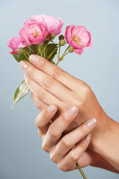 Róże trzymając się za ręce — Zdjęcie stockowe