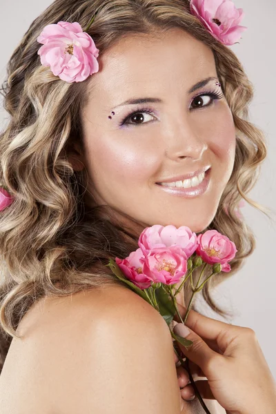 Beautiful face with pink roses — Stock Photo, Image