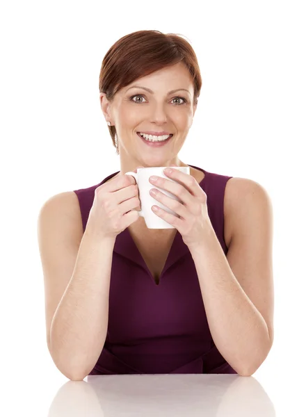 Vrouw die koffie drinkt — Stockfoto