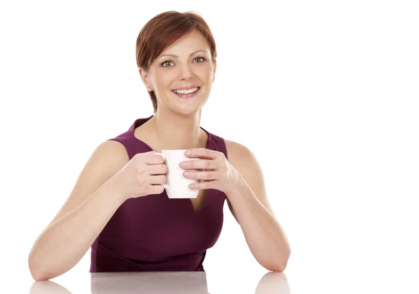 Vrouw die koffie drinkt — Stockfoto