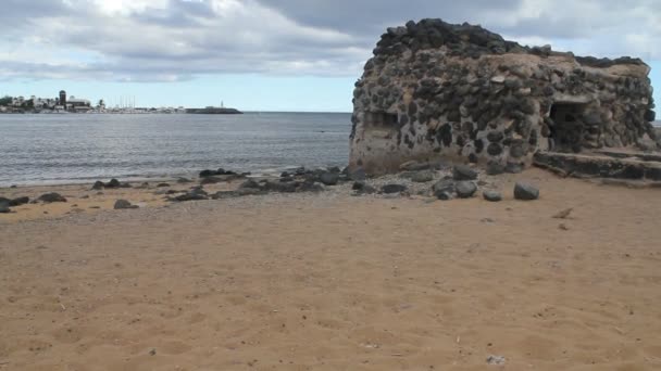 Oud kasteel in caleta de fuste. Canarische eiland fuerteventura, Spanje — Stockvideo