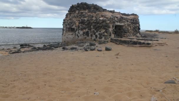 Zamczysko w caleta de fuste. Wyspy Kanaryjskie fuerteventura, Hiszpania — Wideo stockowe