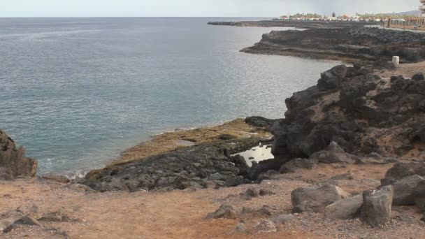 Golven chrushing op de Canarische eiland fuerteventura — Stockvideo