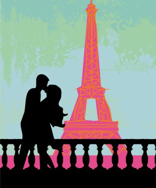 Romantik Çift siluet Paris'te Eyfel Kulesi'ne öpüşme