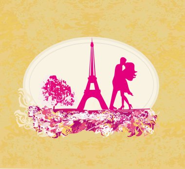 Romantik Çift siluet Paris'te Eyfel Kulesi'ne öpüşme