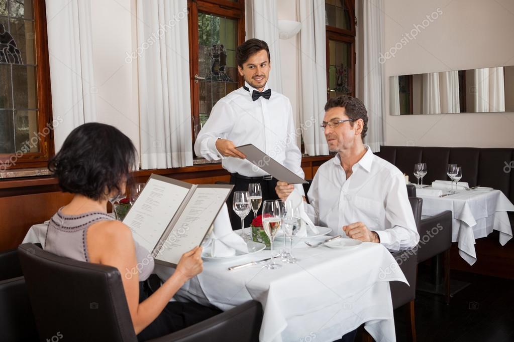 Risultati immagini per coppia al ristorante