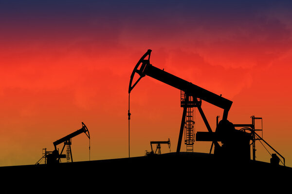 Нефтяные насосы на закате
