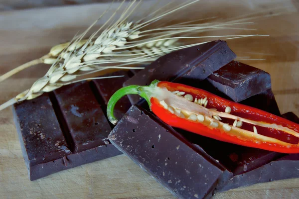 Chocolate con chile y espiga de trigo —  Fotos de Stock