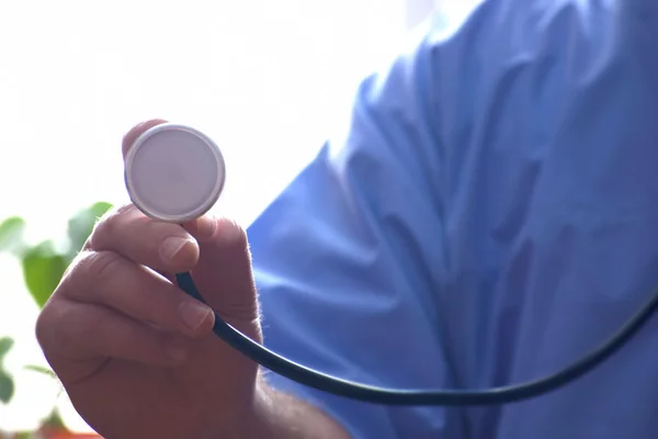 Stethoscope cup held in hand for consultation — Stock Photo, Image