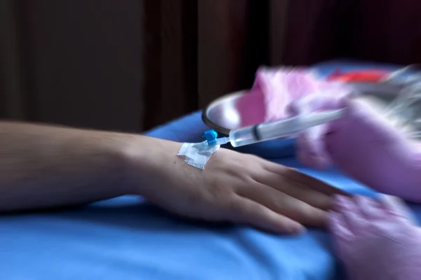 enjekte edilebilir ilaç Venöz kateter ile yönetilen
