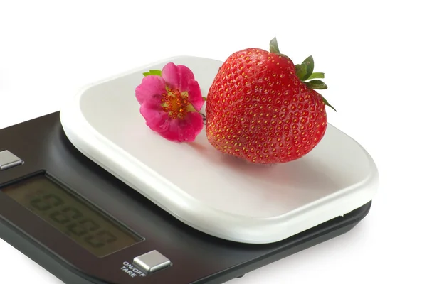 Vivid strawberries on kitchen scale — Stock Photo, Image