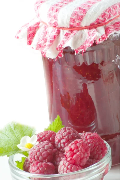 Frische Himbeere mit Marmeladenglas — Stockfoto