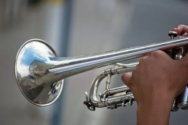 Man playing the silver trumpet — Stock Photo, Image
