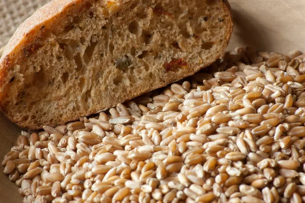 Bread with wheat seeds — Stock Photo, Image