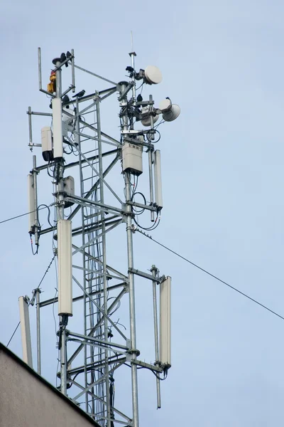 Multiple antenna grouped on rooftop — Stock Photo, Image