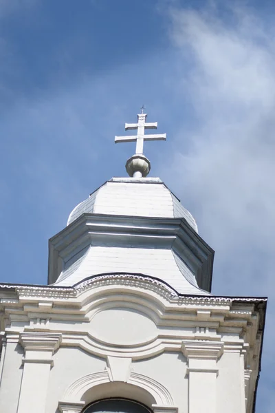 Kreuz auf Kirchturm — Stockfoto