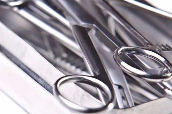 Instrumentos quirúrgicos de metal —  Fotos de Stock