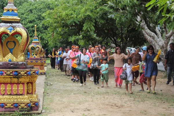 Cérémonie d'initiation de trois nouveaux moines en Thaïlande — Photo