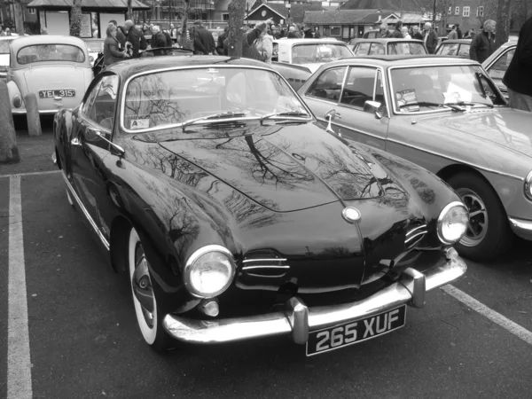 Velhos carros clássicos retro — Fotografia de Stock