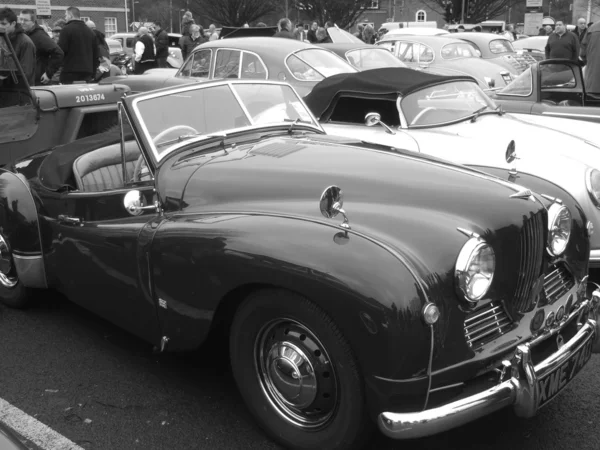 Velhos carros clássicos retro — Fotografia de Stock