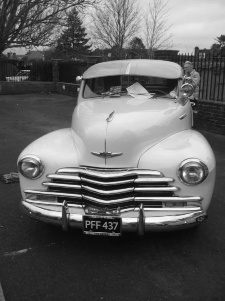 Старые ретро-классические автомобили — стоковое фото