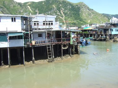 Stilts üzerinde inşa balıkçı köyü