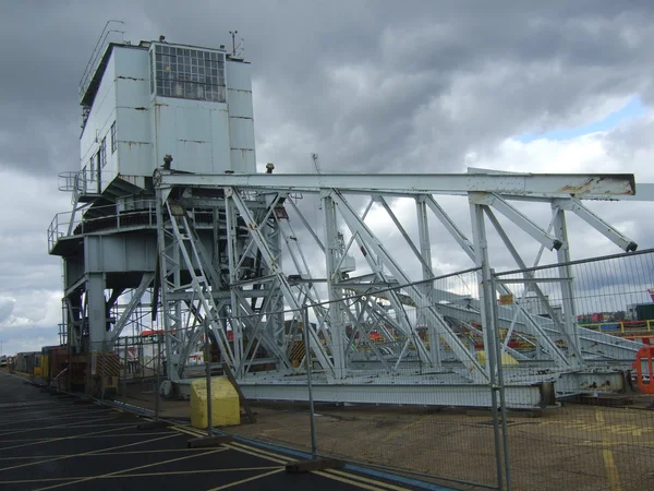 Crane dismantling — Stock Photo, Image