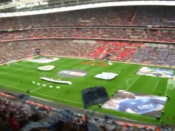 Příznivci na anglický FA cup ve wembley 2008 — Stock video