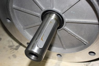 düz anahtarlı şaft